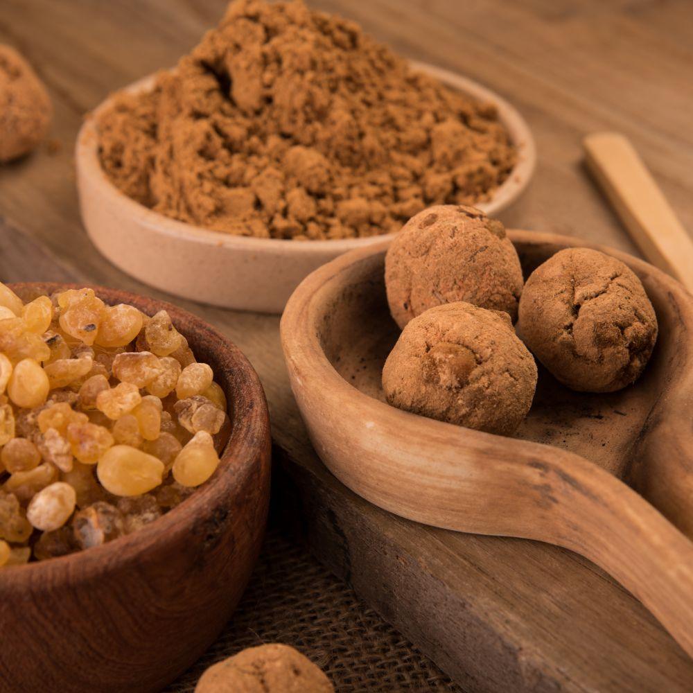 Sagrada Madre Incense Premium Smudge Bomb | Frankincense & Sandalwood - Ember & Essence 
